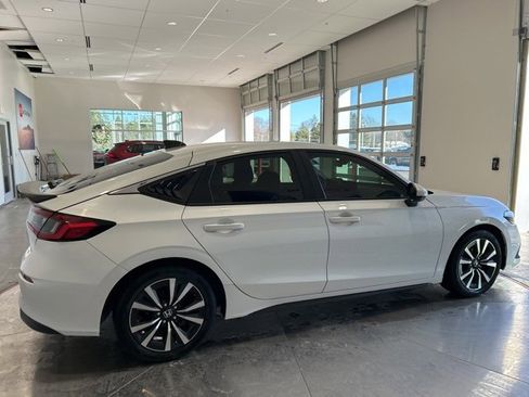 Used 2024 Honda Civic EX-L image 9