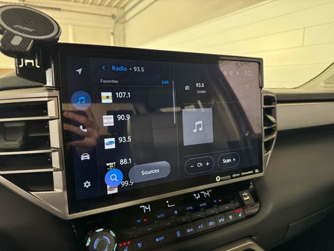 Used 2023 Toyota Tundra Limited image 22