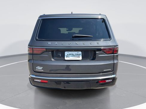 Used 2022 Jeep Wagoneer Series III w/ Premium Group I AWD/4WD image 7