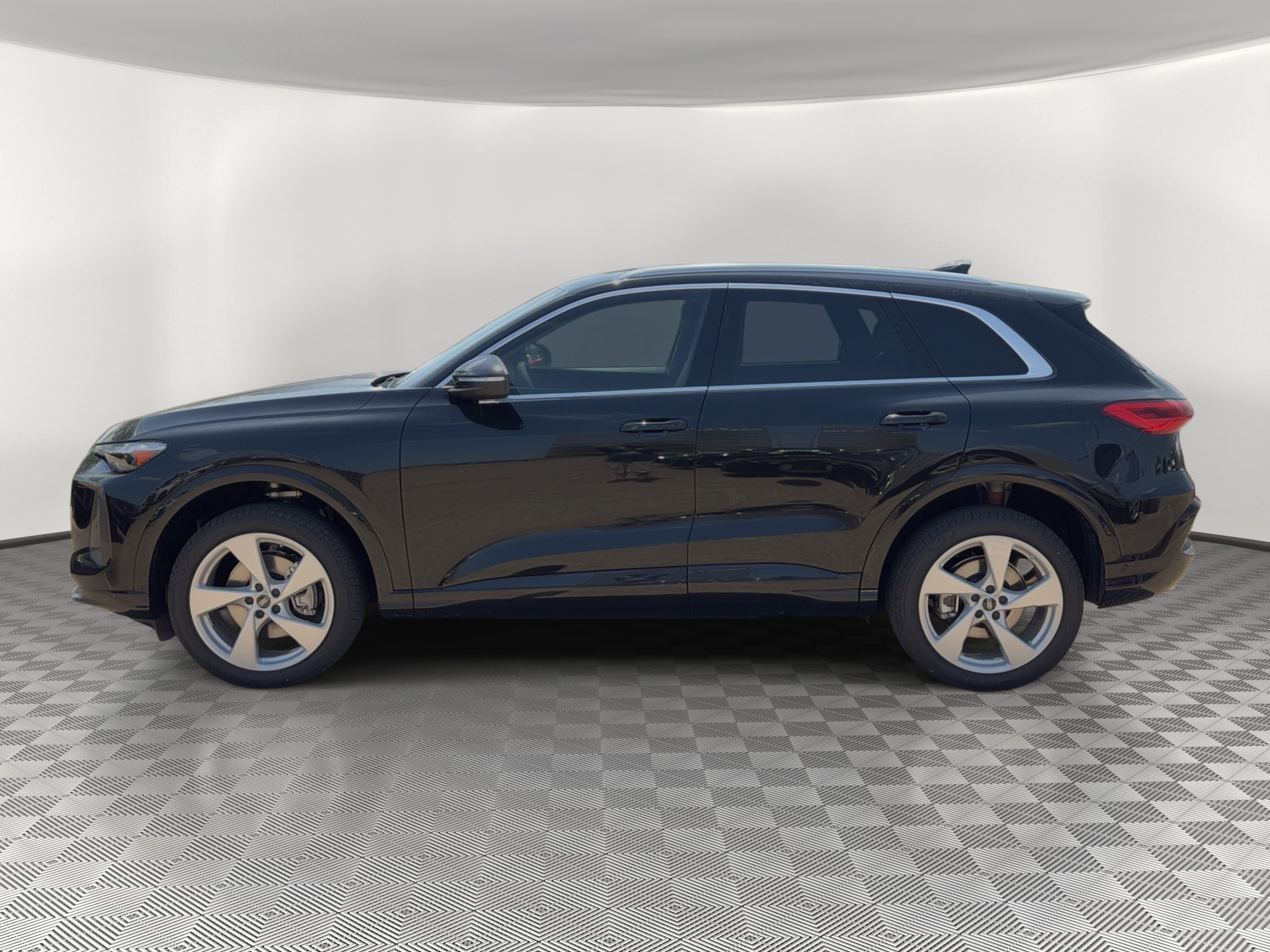 New 2026 Audi Q5 Premium Plus AWD/4WD image 2