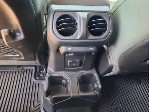 Used 2024 Jeep Gladiator Mojave w/ Technology Group AWD/4WD image 14