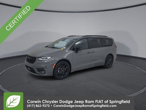 Certified 2025 Chrysler Pacifica Limited FWD image 7