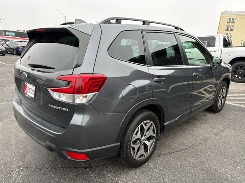 Used 2022 Subaru Forester Premium AWD/4WD image 5