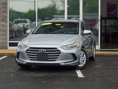 Used 2017 Hyundai Elantra SE FWD image 6