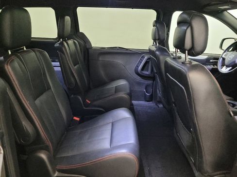 Used 2018 Dodge Grand Caravan GT FWD image 19