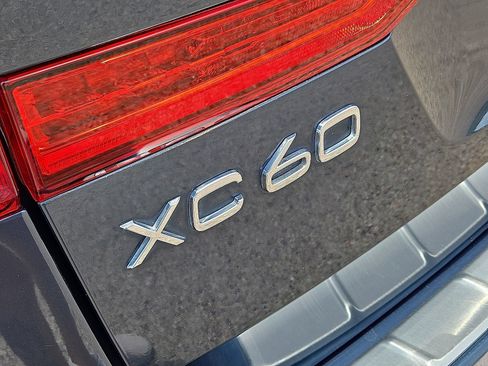 Used 2022 Volvo XC60 B5 Inscription w/ Advanced Package AWD/4WD image 11