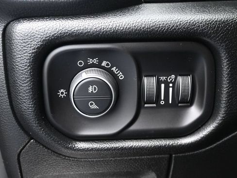 Used 2020 RAM 1500 Laramie AWD/4WD image 17