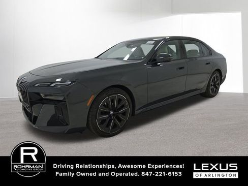 Used 2025 BMW 760i xDrive w/ Premium Package image 2
