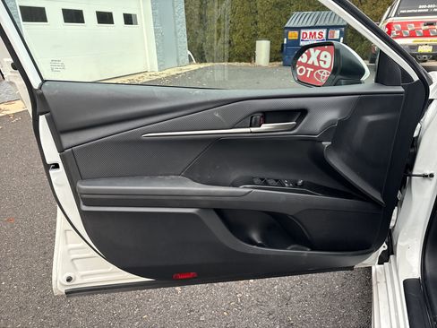 Used 2025 Toyota Camry SE image 16