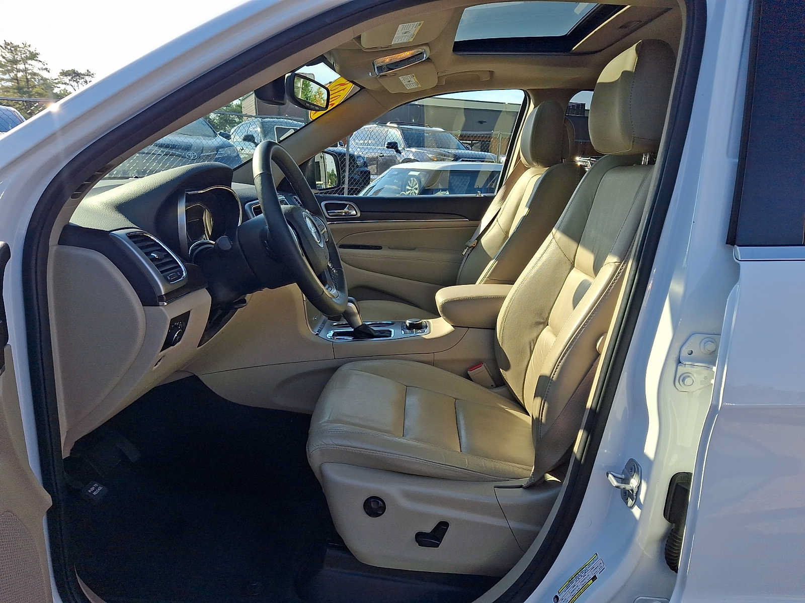 Used 2018 Jeep Grand Cherokee Limited AWD/4WD image 14