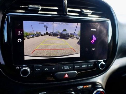 Used 2023 Kia Soul S FWD image 3