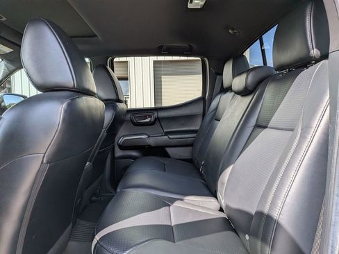Used 2022 Toyota Tacoma Limited image 29