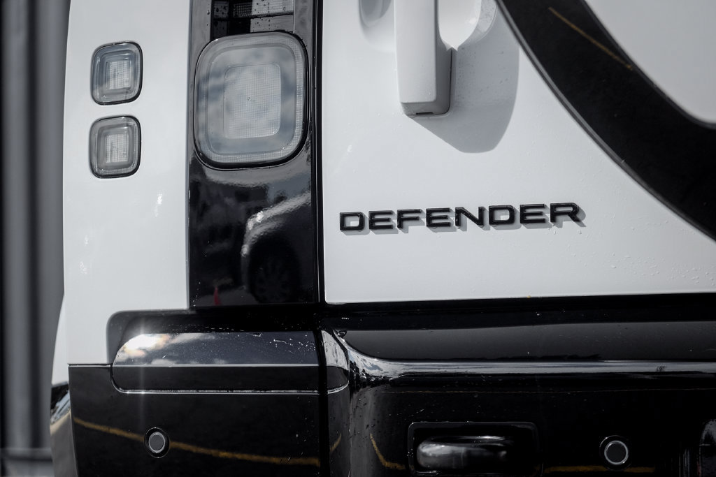 New 2026 Land Rover Defender 110 X-Dynamic SE AWD/4WD image 8
