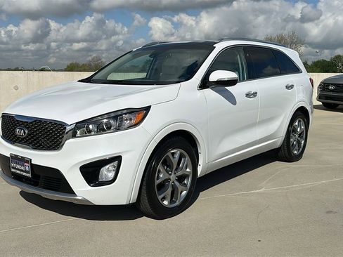 Used 2017 Kia Sorento SX image 9