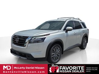 Used 2025 Nissan Pathfinder SL w/ SL Premium Package FWD video 2