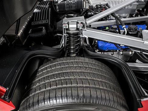 Used 2005 Ford GT RWD image 28