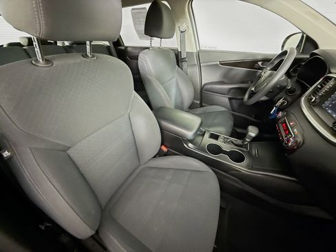 Used 2019 Kia Sorento LX image 33