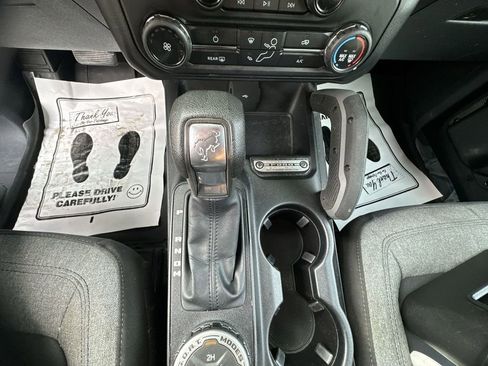 Used 2021 Ford Bronco Base image 22