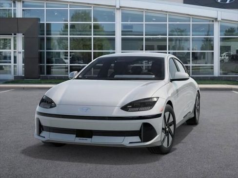 Used 2025 Hyundai Ioniq 6 SE RWD image 6