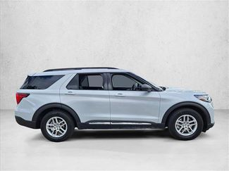 Used 2025 Ford Explorer Active video 4