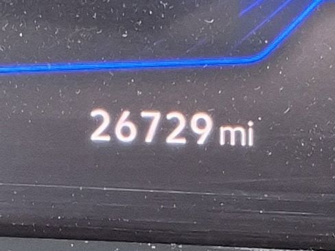 Used 2023 Volkswagen Tiguan SE w/ Panoramic Sunroof Package image 5