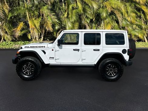Used 2024 Jeep Wrangler Unlimited Rubicon AWD/4WD image 8