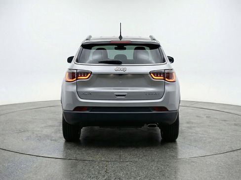 Used 2025 Jeep Compass Limited AWD/4WD image 7