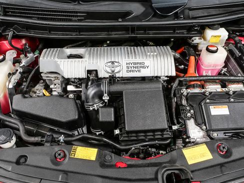 Used 2014 Toyota Prius Three w/ Solar Roof Package FWD image 33