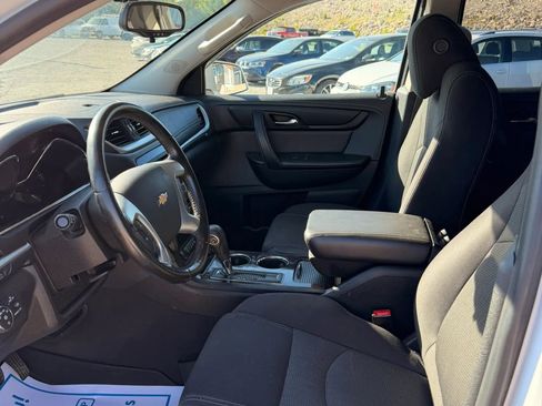 Used 2017 Chevrolet Traverse LT w/ Style and Technology Package FWD image 10