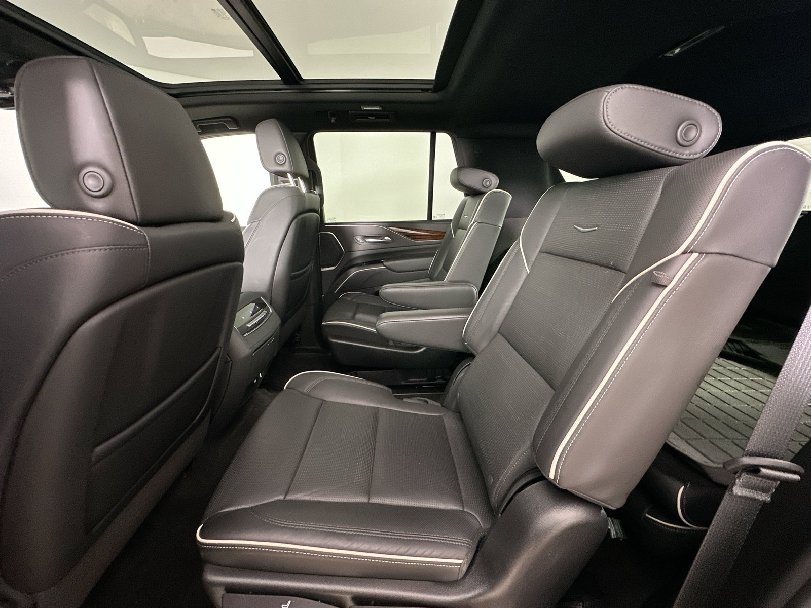 Used 2023 Cadillac Escalade Premium Luxury w/ LPO, Radiant Package AWD/4WD image 39