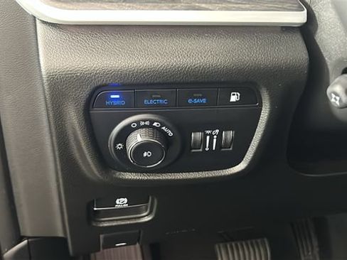 Used 2023 Jeep Grand Cherokee 4WD 4xe w/ Luxury Tech Group II image 19