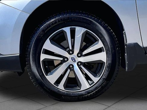Used 2018 Subaru Outback 2.5i Limited AWD/4WD image 11