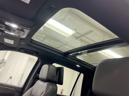 Used 2021 Chevrolet Tahoe Z71 w/ Luxury Package image 20