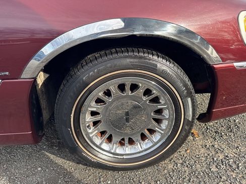 Used 2000 Lincoln Town Car Cartier image 22