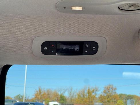 Used 2023 Chrysler Voyager LX image 11