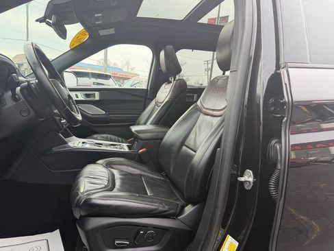 Used 2020 Ford Explorer Platinum w/ Premium Technology Package image 15