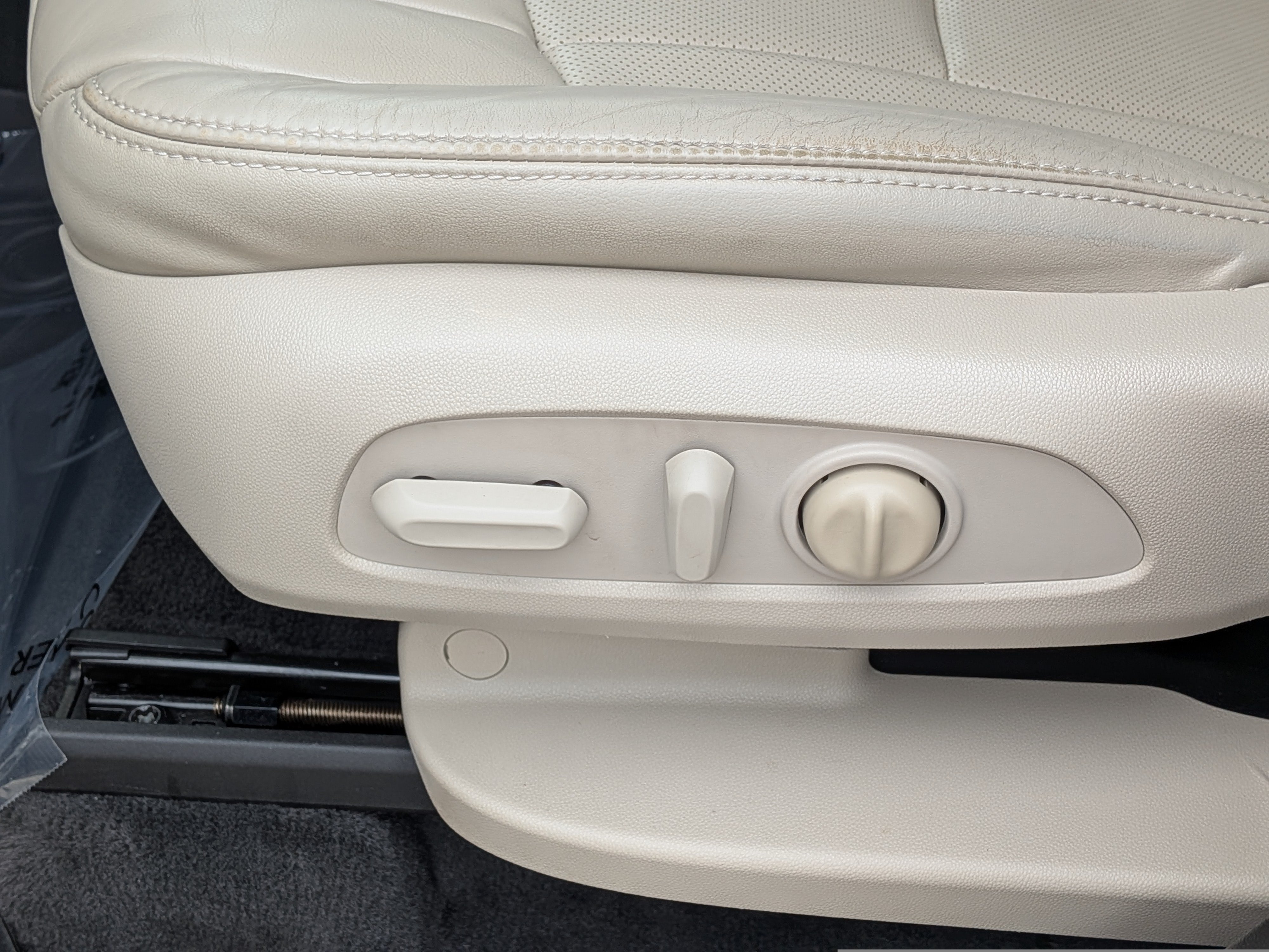 Used 2019 Buick Enclave Essence FWD image 18