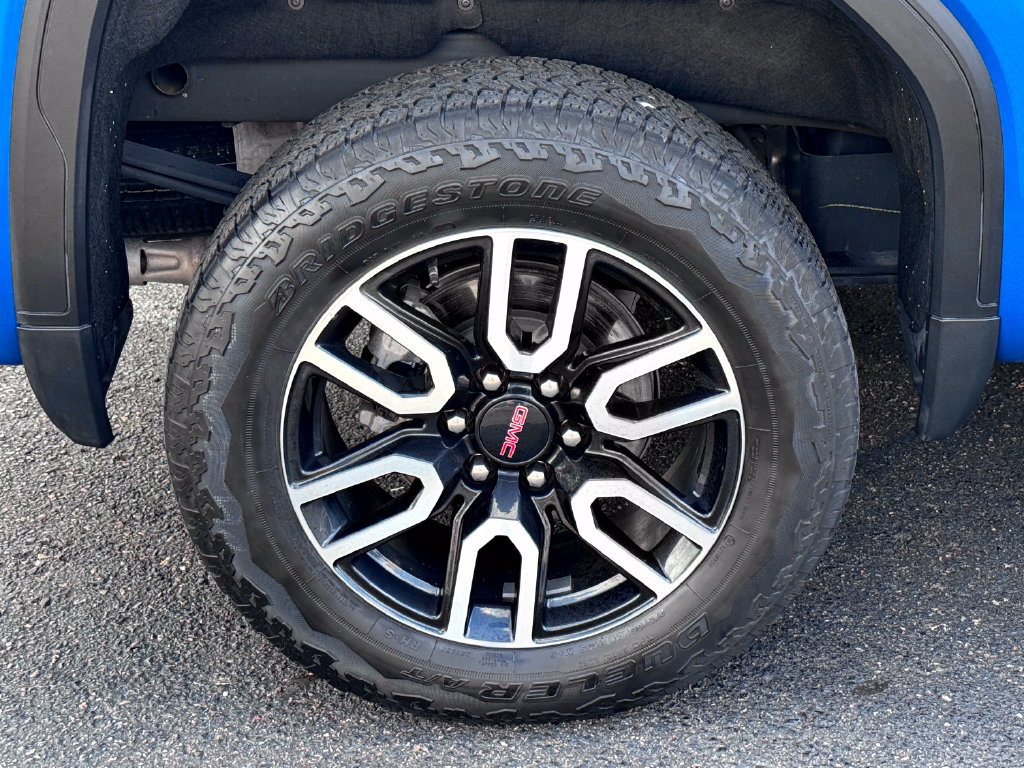 Used 2024 GMC Sierra 1500 AT4 w/ Technology Package AWD/4WD image 18