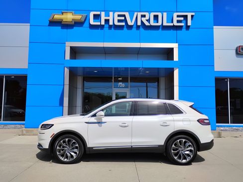 Used 2021 Lincoln Nautilus Reserve w/ Equipment Group 201A AWD/4WD image 9