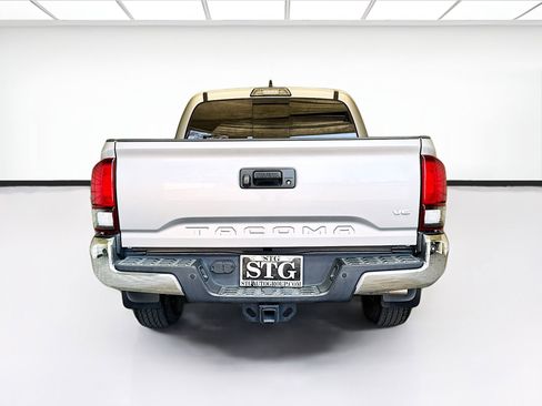 Used 2018 Toyota Tacoma SR5 RWD image 5