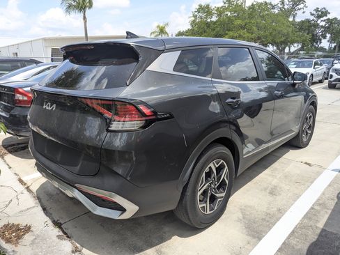 Used 2023 Kia Sportage LX image 4