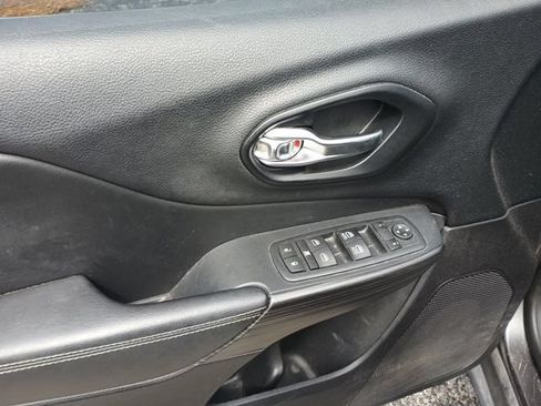 Used 2016 Jeep Cherokee Limited FWD image 14