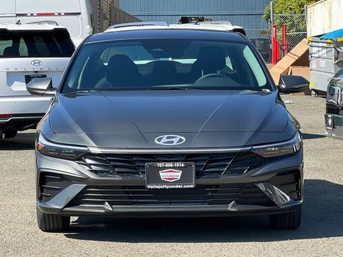 New 2026 Hyundai Elantra SE FWD image 3