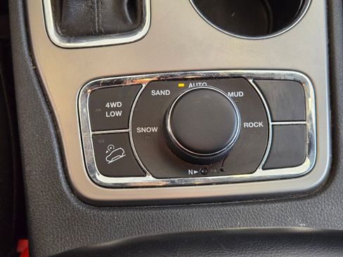 Used 2020 Jeep Grand Cherokee Altitude image 22