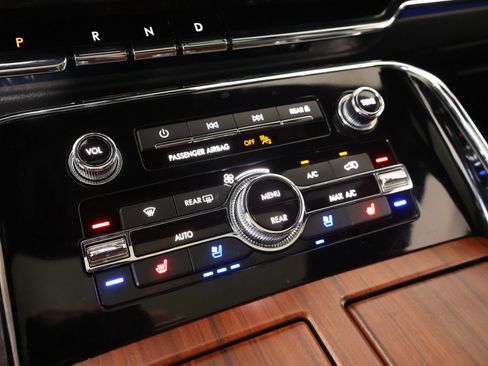 Used 2022 Lincoln Navigator Reserve AWD/4WD image 8