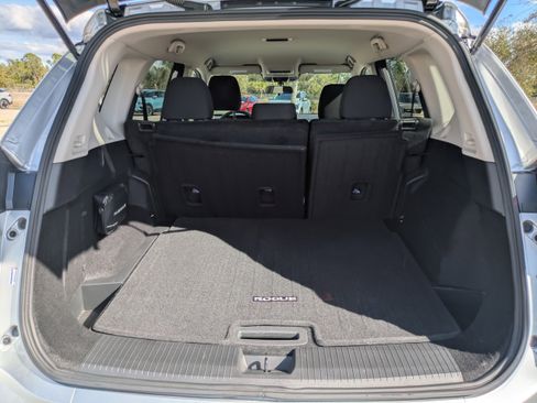 Used 2025 Nissan Rogue S image 14