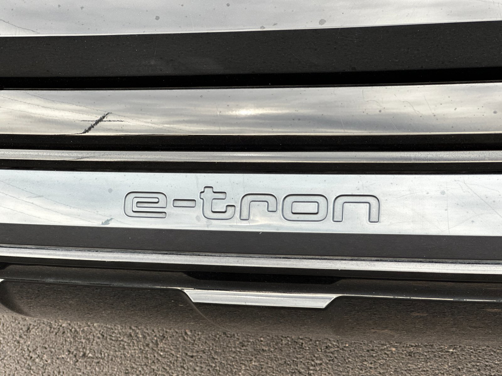 Used 2024 Audi Q8 e-tron Premium Plus AWD/4WD image 33