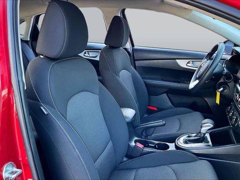 Used 2024 Kia Forte LXS w/ LXS Technology Package FWD image 9