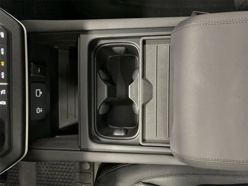 Used 2024 Land Rover Defender 110 X-Dynamic SE image 27