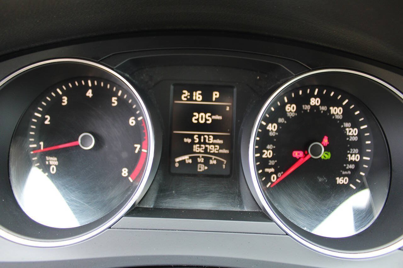 Used 2016 Volkswagen Jetta SE FWD image 23
